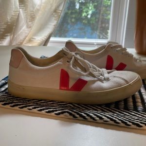 VEJA eco-friendly ESPLAR CANVAS IN WHITE AND ROSE from Paris
